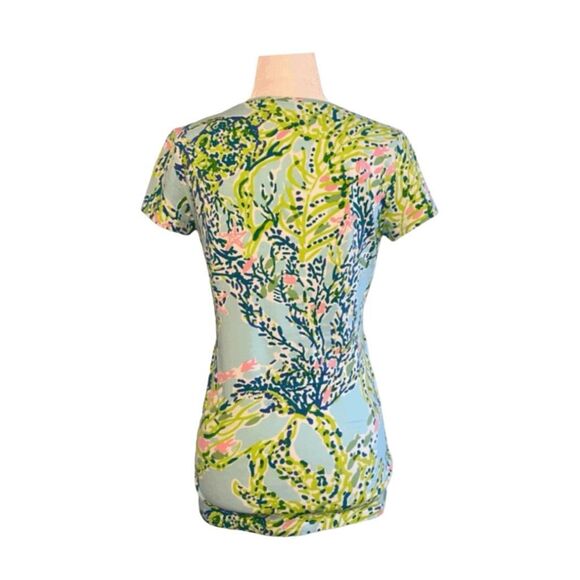 Lilly Pulitzer Michele Blue Vibrant Sky Heaven Tee V-Neck Tropical Floral Print - Picture 3 of 7